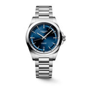 Quadrante blu a raggi di sole del Longines Conquest 38 mm con indici applicati e lancette argentate lucide trattate con Swiss Super-LumiNova